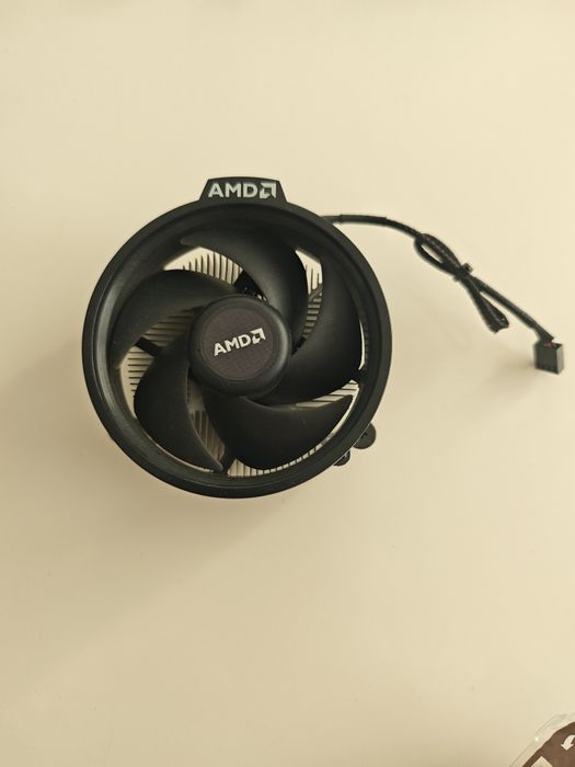 Vand procesor AMD Ryzen 5  2400G  3.6Ghz boost 3.9  video Vega 11 inte