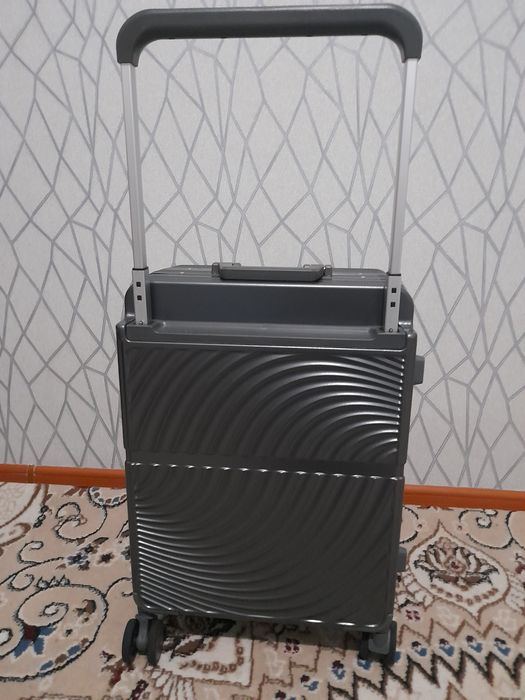 Чемодан размер М. Ручная кладь