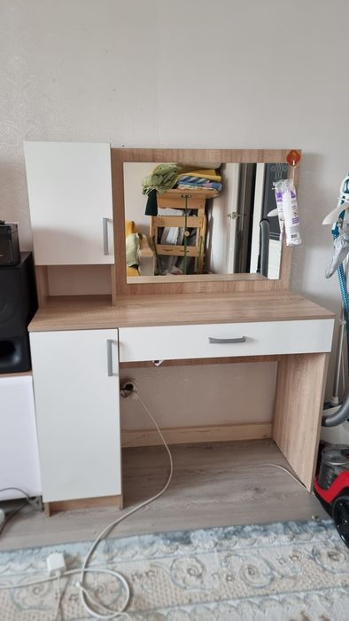 Продам туалетный столик