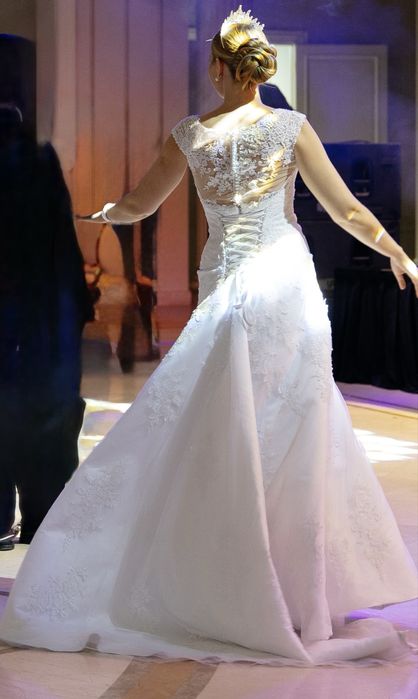 Свадебное платье со шлейфом