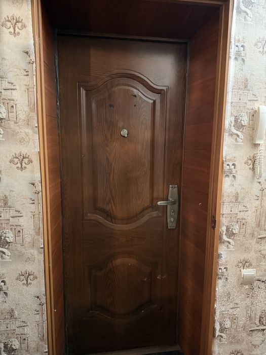 Продам входную дверь