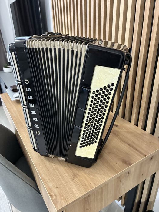 Acordeon Weltmeister SeperatoStandard cu 96 basi