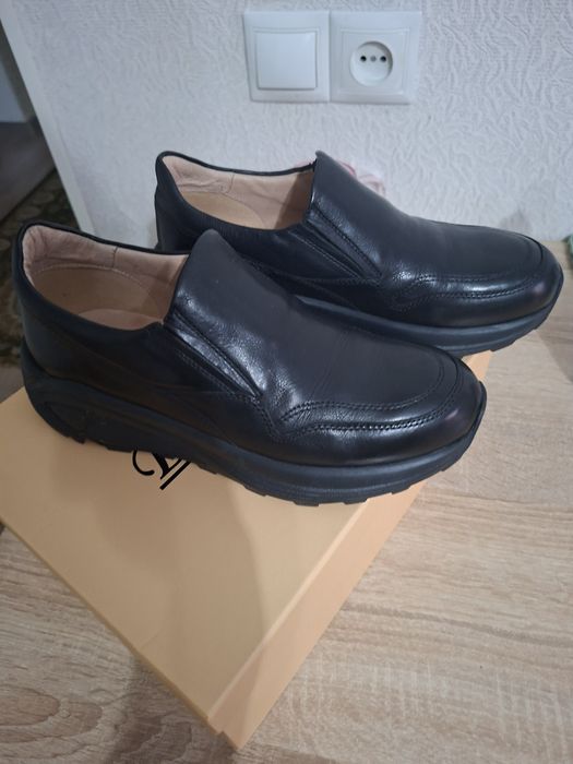 Стильные кожаные лоферы, новые