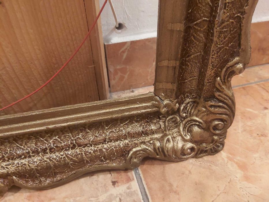 Rama tablou cadru din lemn si broderie ipsos in foita de aur patinat