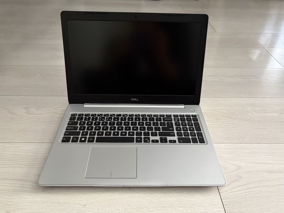 Dell Inspiron 5570 i5-8250U CPU cu Windows 11 Pro instalat