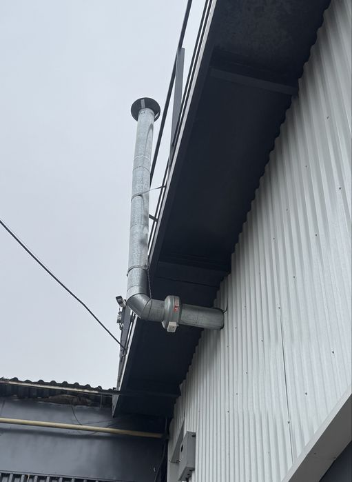 Вытяжка с мотором и трубой для кафе