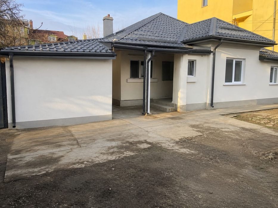 Montaj Acoperisuri – Reparatii acoperisuri – Mansardare – Dulgherie: 

Va punem la dispozitie servicii de montaj acoperisuri, reparatii