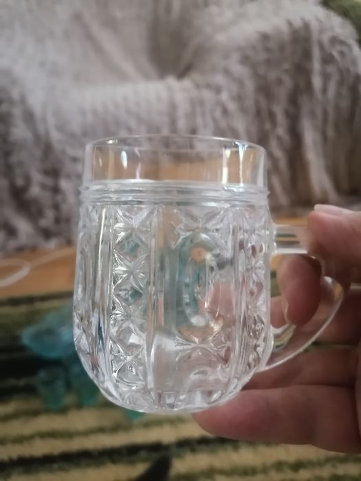 Посуда стеклянная. Рюмки, салатницы и кружечки.