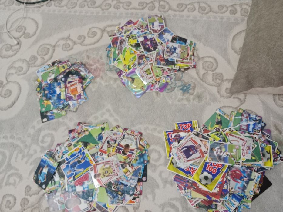 Продам футболына карты по 30-50тг штука