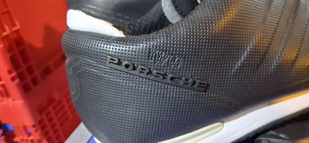 Adidași   de   firma
