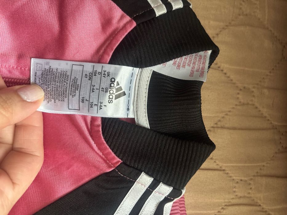 Оригинални детски анцузи Adidas 3-4 г. отлично състояние