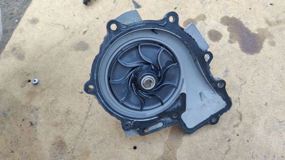 Помпа Мерседес Мерс спринтер 906 651 Mercedes sprinter 2.2 cdi