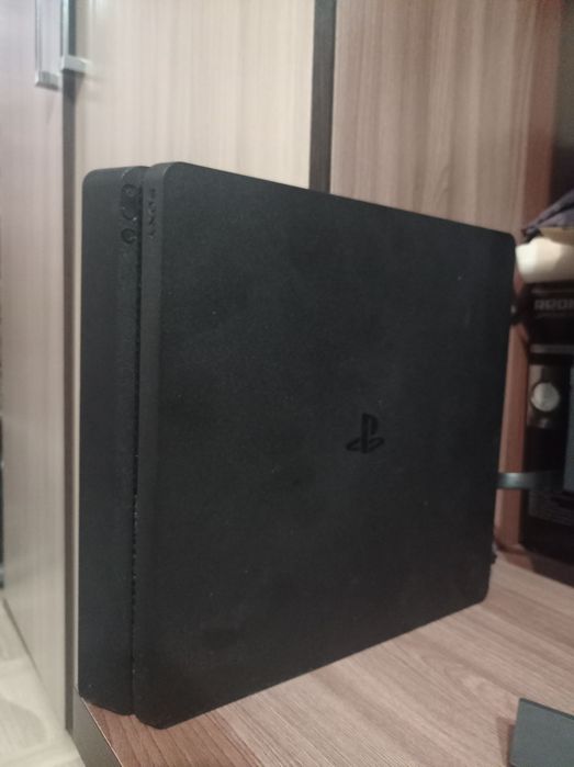 PlayStation 4 slim 1tb