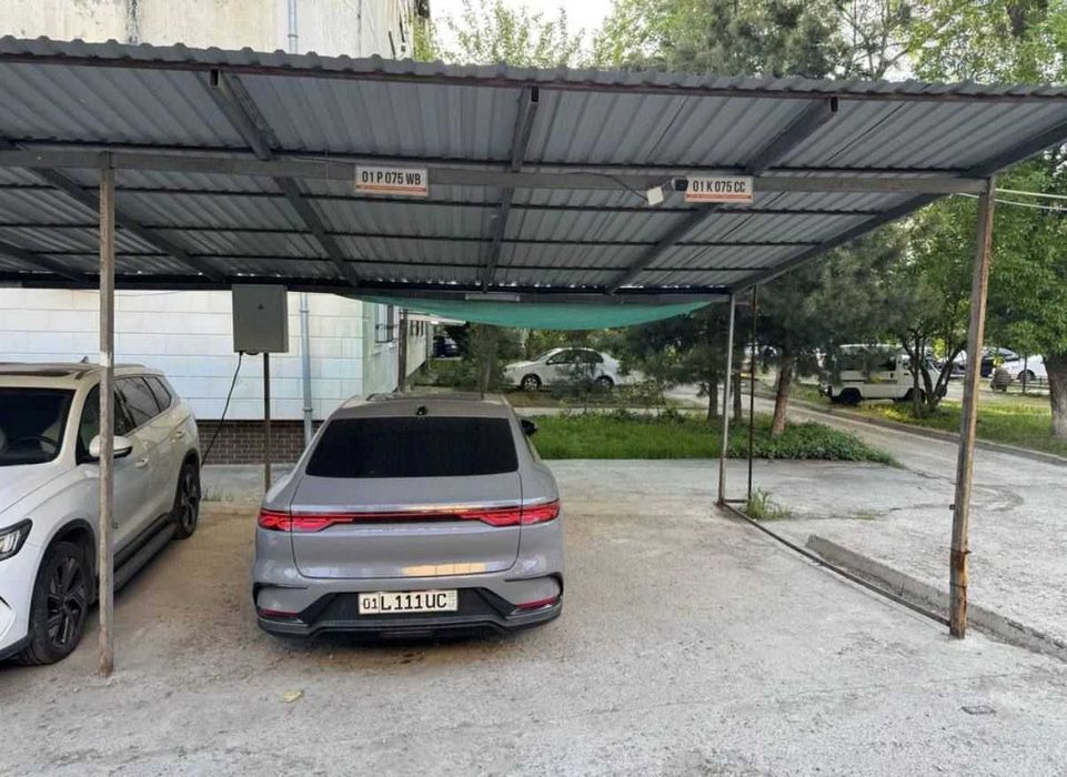 Ул Амира Темура, 4/2/4 Раздельный не торец парковка с навесом