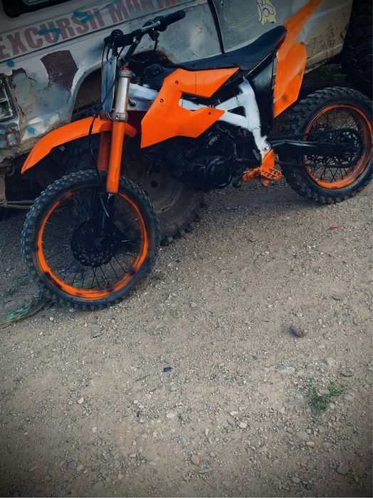 De vanzare cross 150cc