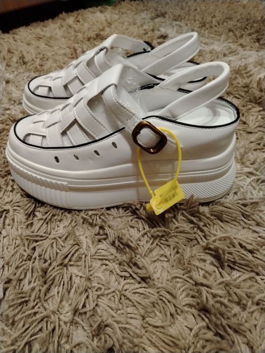 Босоножки женские