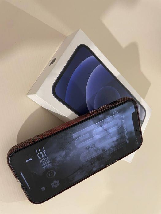 Iphone 12 коробка есть