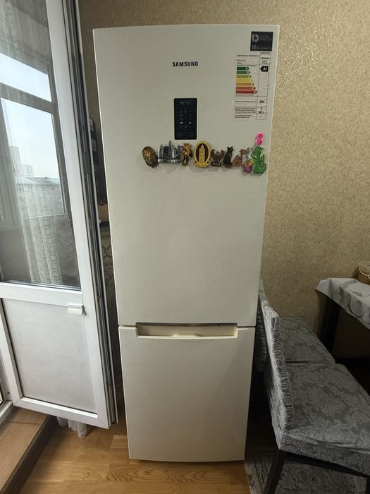 Продам холодильник Самсунг в идеальном состоянии.