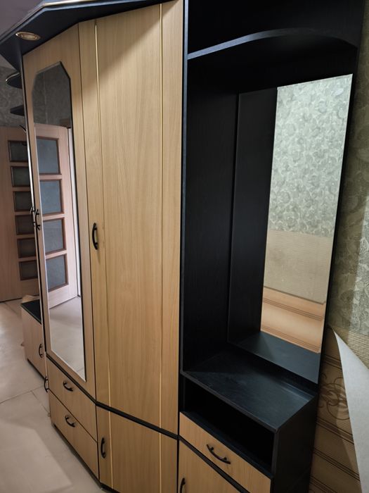 Продам прихожку шкаф