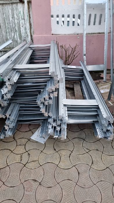 Vând rafturi metalice zincate marfa manuala Tip piking