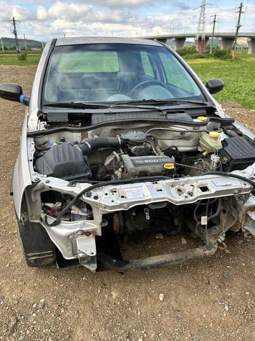 Vand Opel Corsa intreaga sau la dezmembrari motor Z10XE