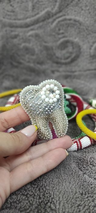 Броши из бисера ручная работа