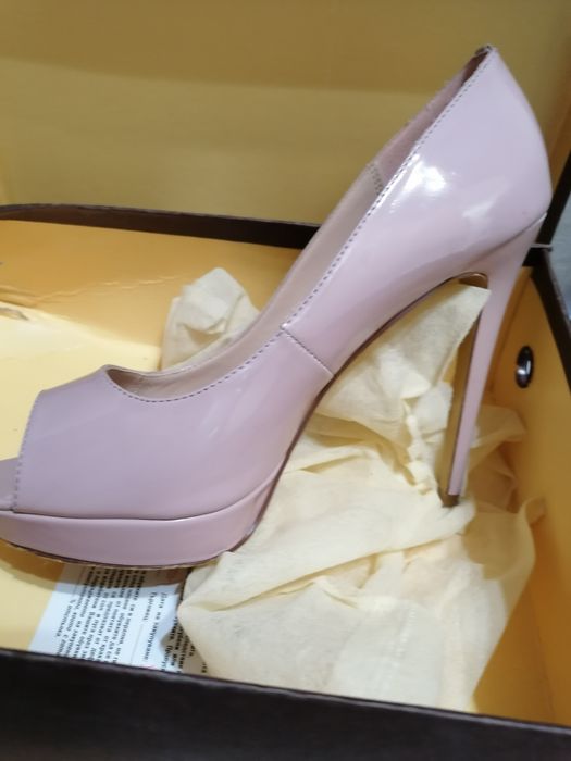Дамски обувки (с висок ток)