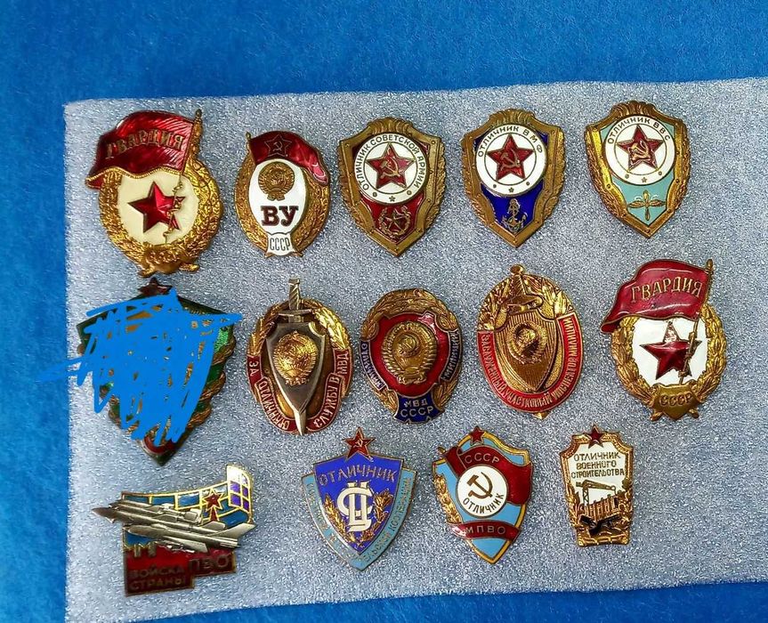 значки знаки СССР тяжелый металл отличники 14шт.