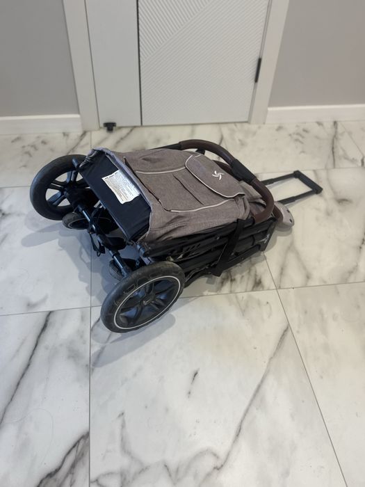 Коляска в отличном состоянии