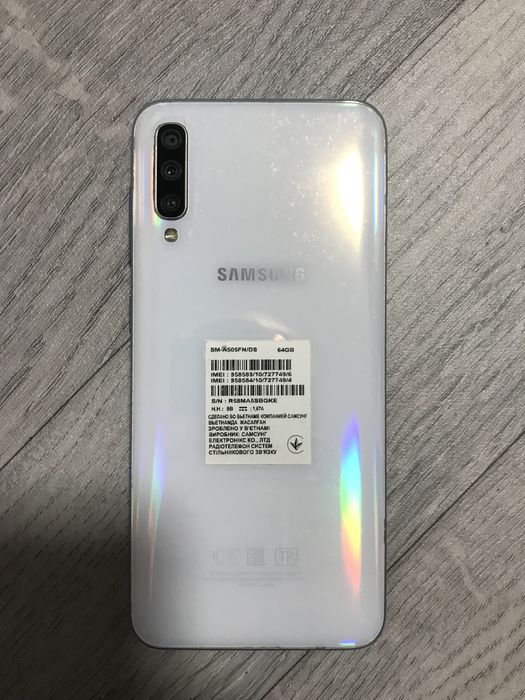 Продам срочно Samsung A50 64Гиг