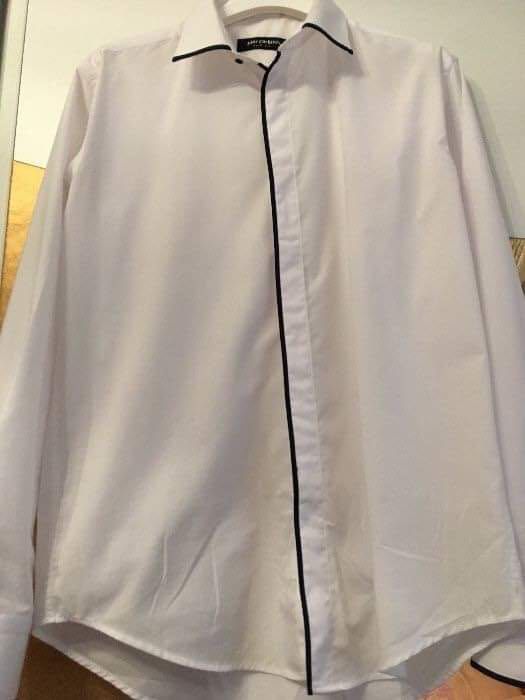 Мъжки официален костюм.