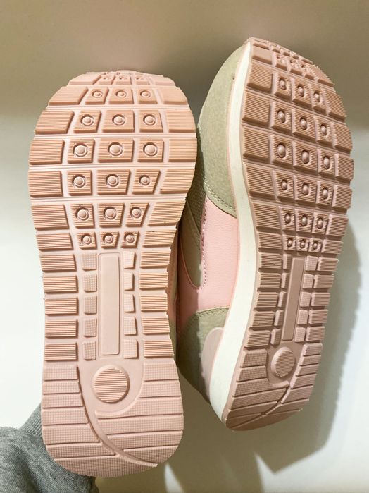 С етикет - маратонки Sprandi