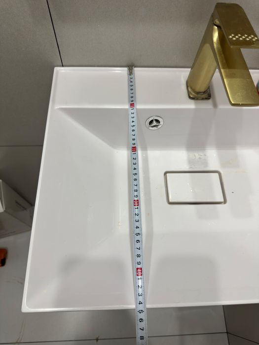 Зерколо и тумба с раквиной