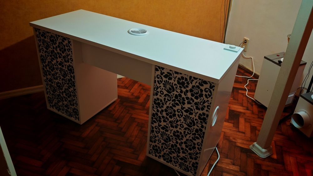 Masa manichiura  cu aspirator , NOU