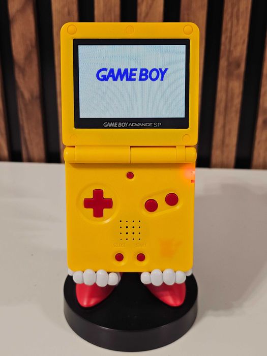 Nintendo Gameboy SP cu ecran IPS Pikachu reshell