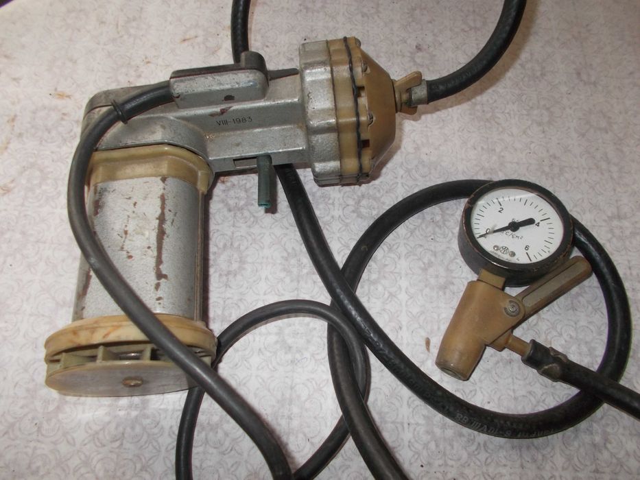 Авто-Компресор - помпа Мустанг