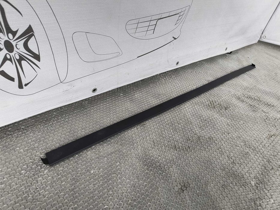 Bandou / Ornament Ușă Față Dreapta Audi A4 B9 2016-2024 Cod OEM 8W9853960 MX3 (1C4)