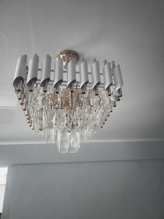 Продам срочно люстру