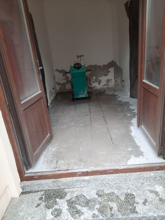 Taiere beton asfalt bobcat cu picon nisip pietris moloz miniexcavator