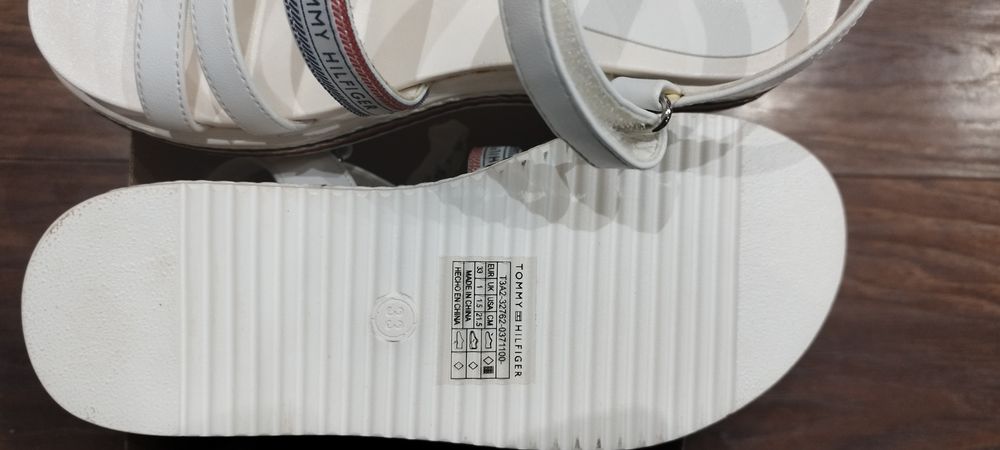 Tommy Hilfiger 33