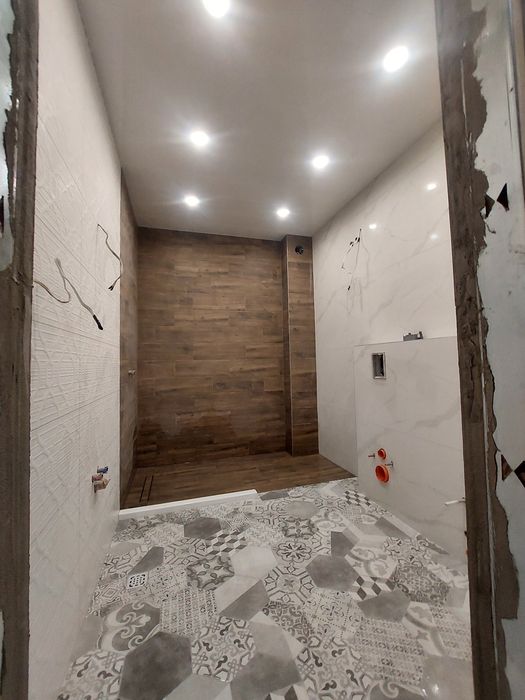 Поставяне на плочки