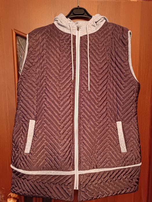 Женский жилет ( новый)