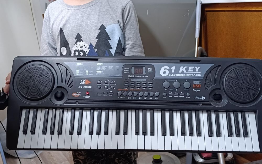 Синтезатор в хорошем состоянии