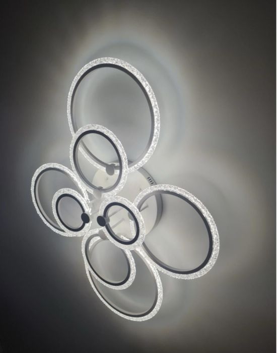 Продаю новую люстру