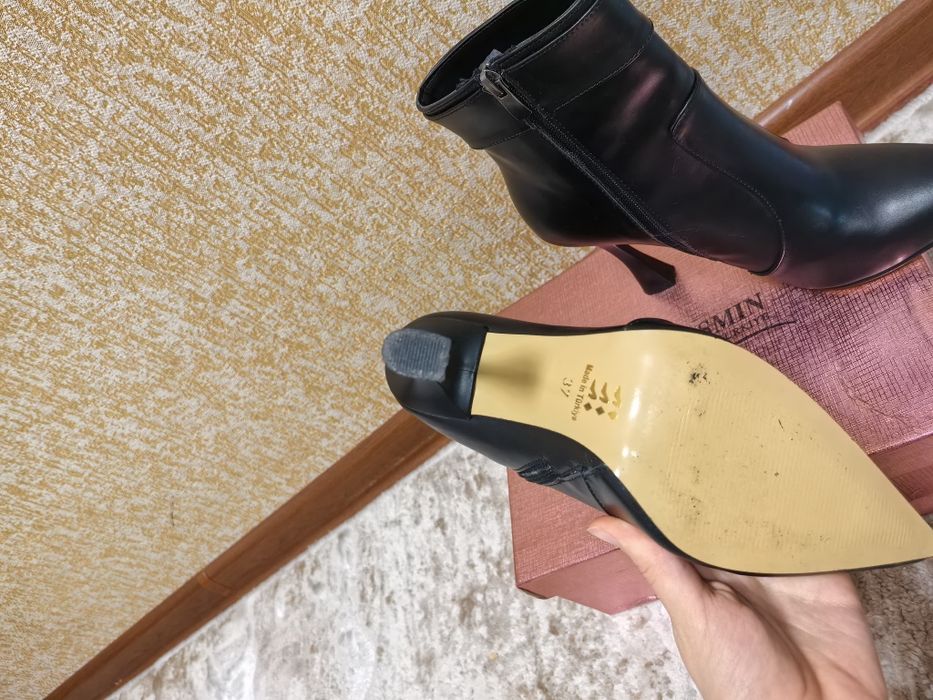 Yangi poshnali ayollar sapogi — kiyilmagan