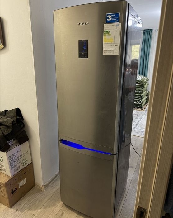 Продам холодильник Samsung