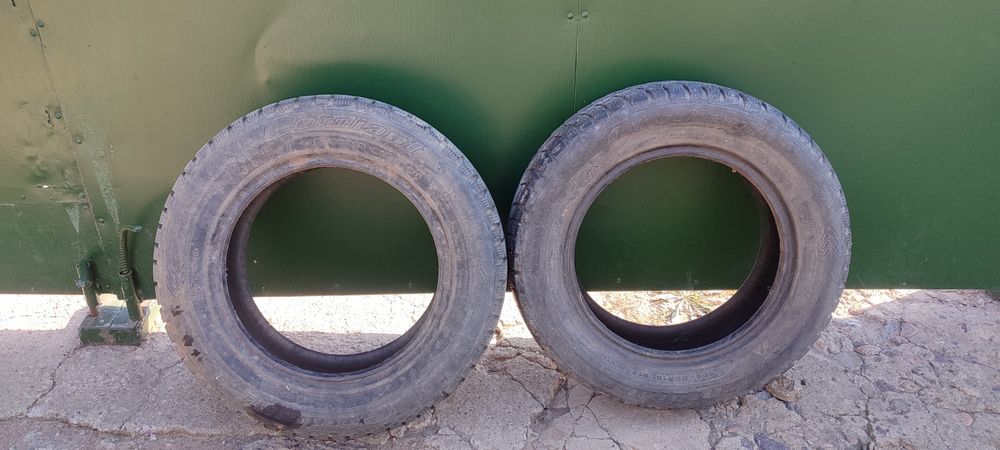 Продам две пакрышки зимние