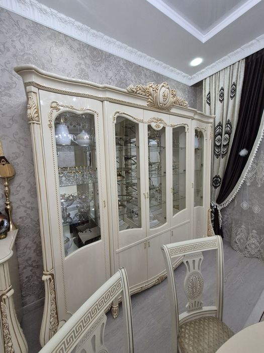 Сервант с комодом