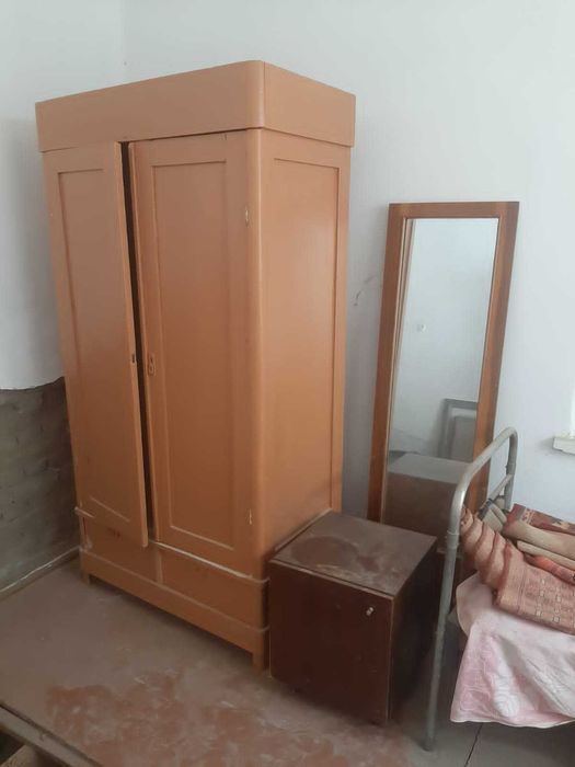 Советский шкаф и зеркало