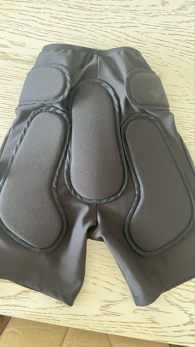 Защитыные шорты для фигурного катания для девочки